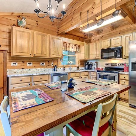Waynesville Cabin With Covered Deck And Fire Pit! Lake Junaluska Екстериор снимка