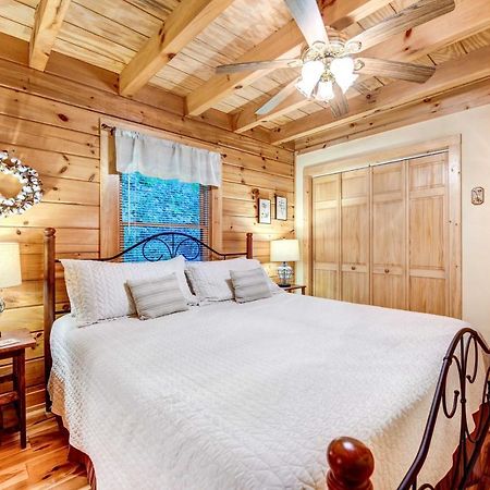 Waynesville Cabin With Covered Deck And Fire Pit! Lake Junaluska Екстериор снимка