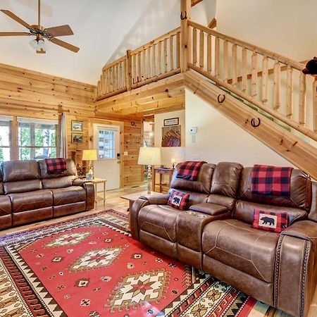 Waynesville Cabin With Covered Deck And Fire Pit! Lake Junaluska Екстериор снимка