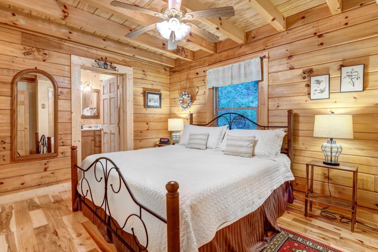 Waynesville Cabin With Covered Deck And Fire Pit! Lake Junaluska Екстериор снимка