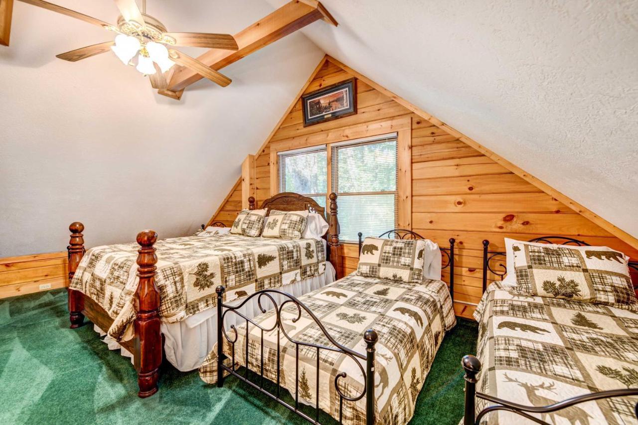 Waynesville Cabin With Covered Deck And Fire Pit! Lake Junaluska Екстериор снимка