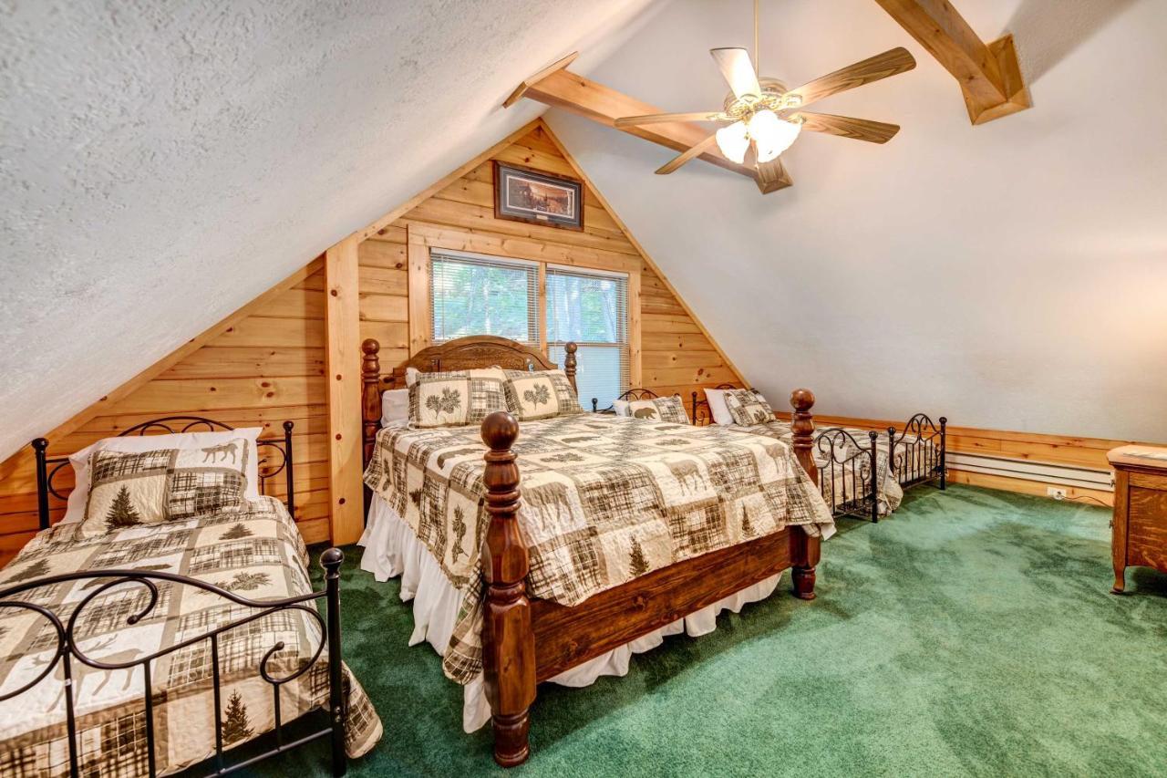 Waynesville Cabin With Covered Deck And Fire Pit! Lake Junaluska Екстериор снимка