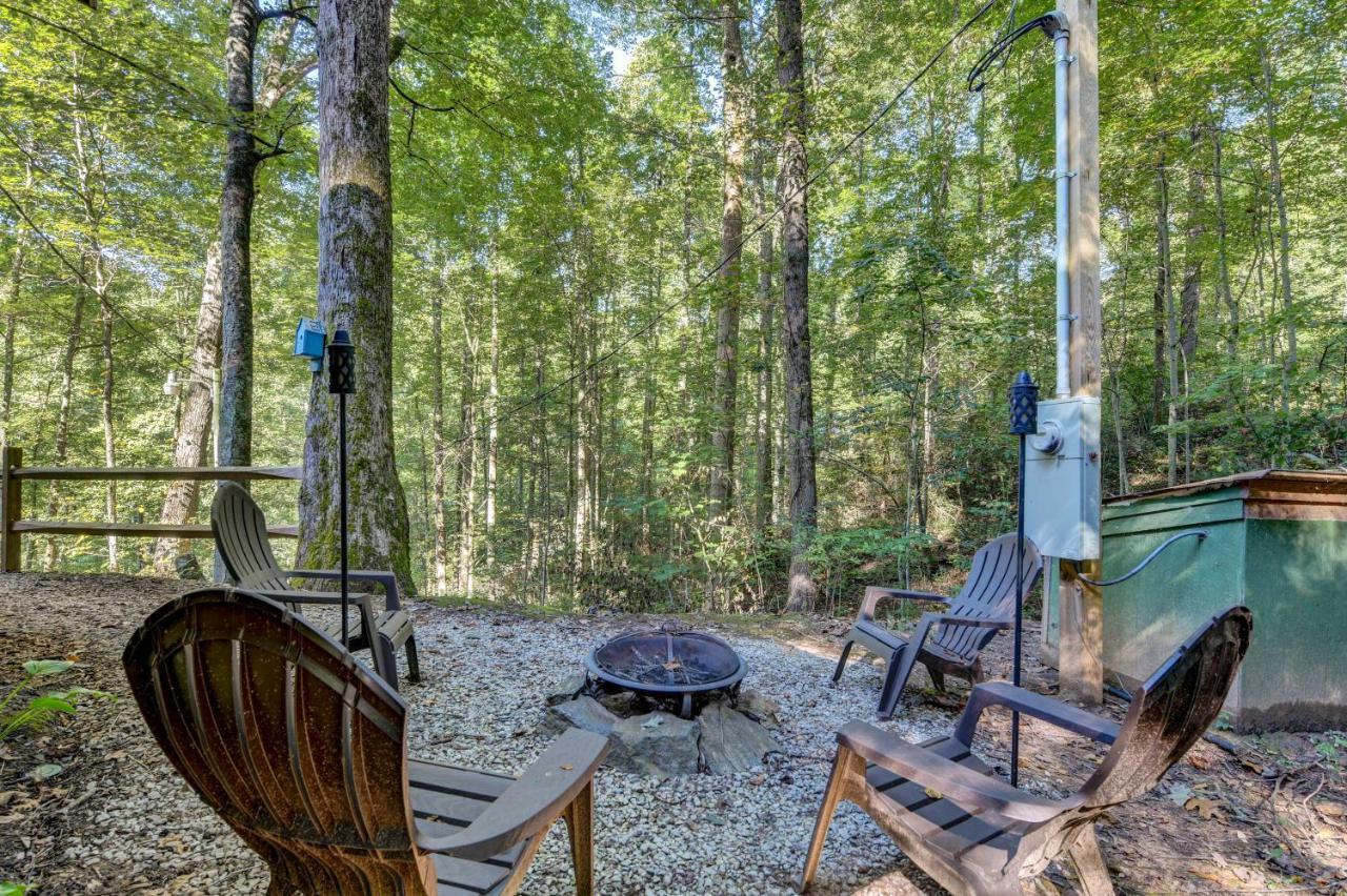 Waynesville Cabin With Covered Deck And Fire Pit! Lake Junaluska Екстериор снимка
