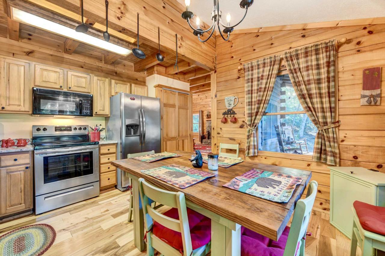 Waynesville Cabin With Covered Deck And Fire Pit! Lake Junaluska Екстериор снимка