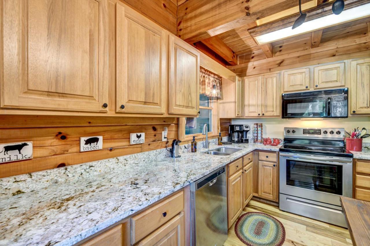 Waynesville Cabin With Covered Deck And Fire Pit! Lake Junaluska Екстериор снимка